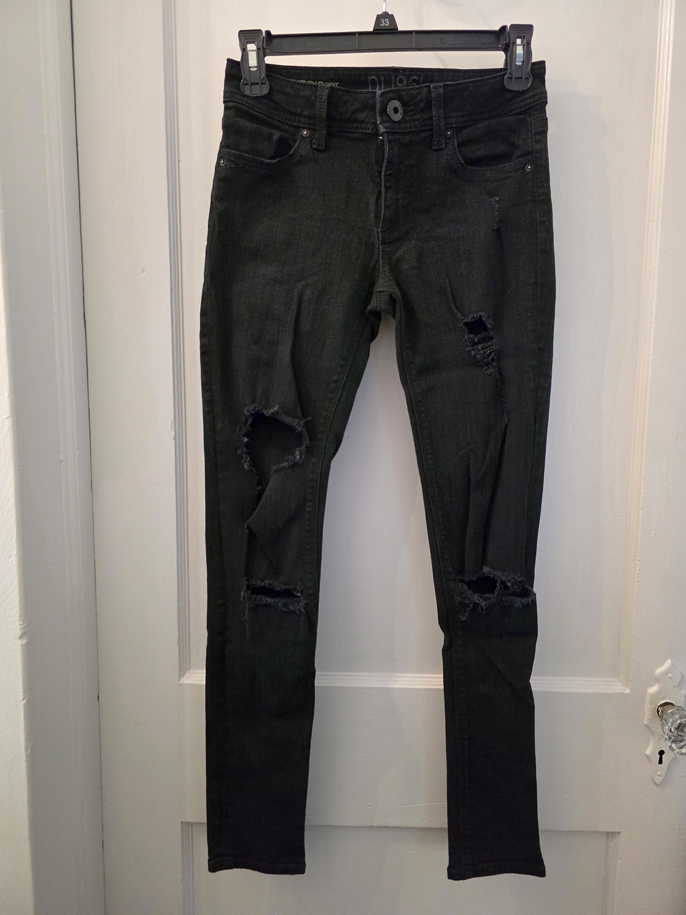 Black Distressed Women’s Skinny Jeans